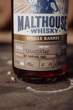 Laden Sie das Bild in den Galerie-Viewer, MALTHOUSE Single Barrel Fassstärke 62,3% 70 cl