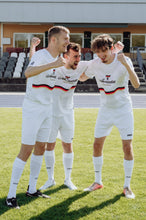 Laden Sie das Bild in den Galerie-Viewer, Schwarzbräu Fan-Shirt (Limited Edition)